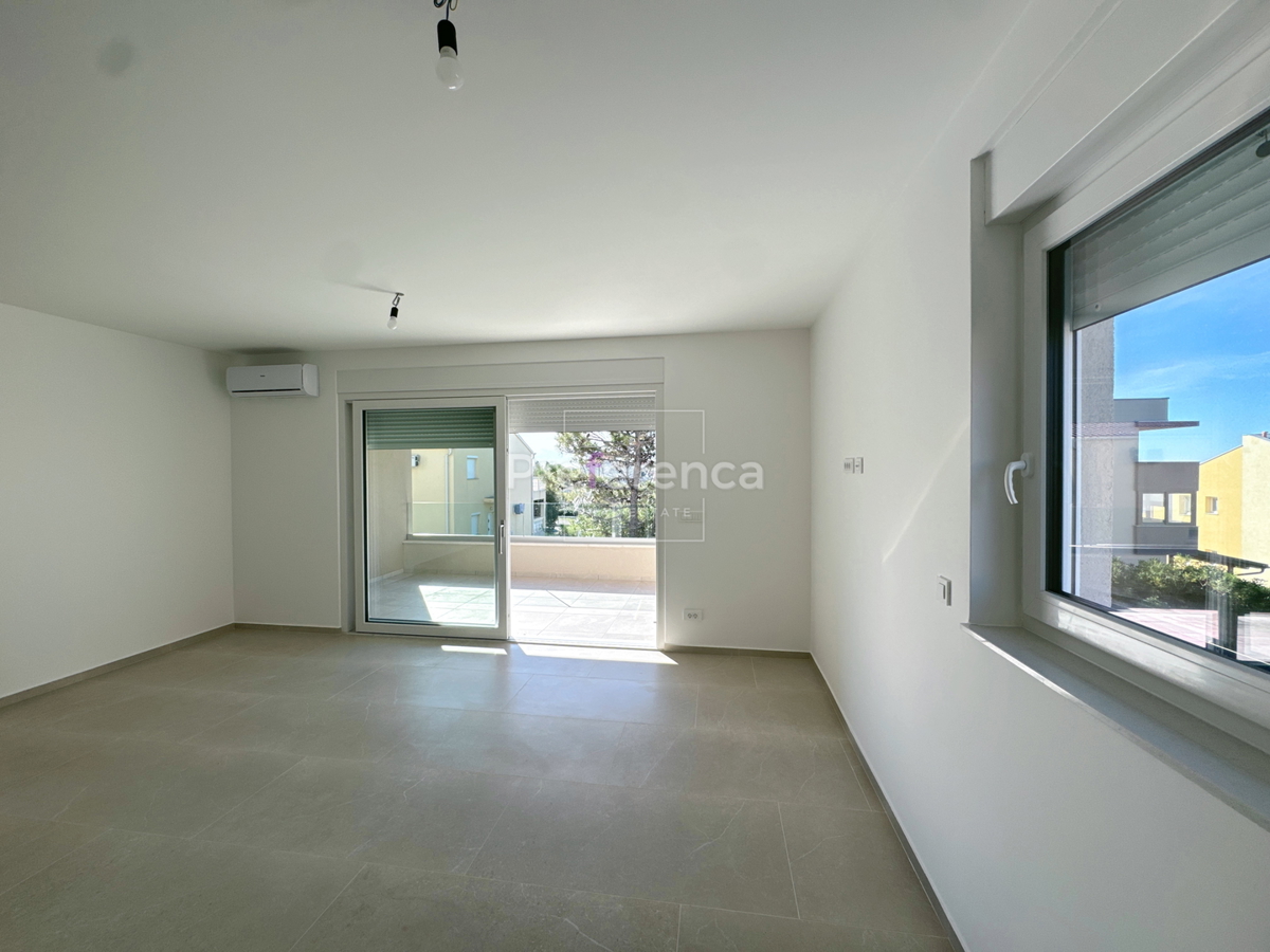 Povljana - dvosobno stanovanje v pritličju z vrtom