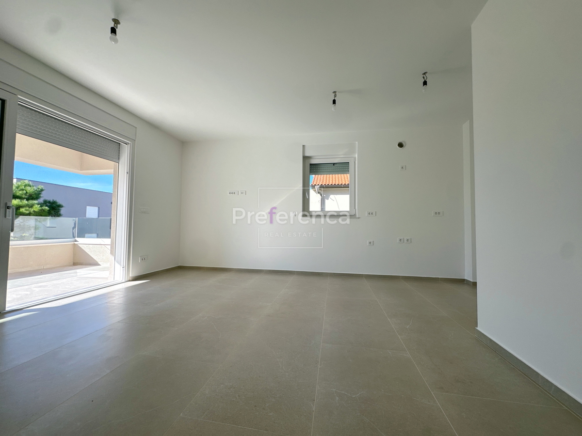 Povljana - dvosobno stanovanje v pritličju z vrtom