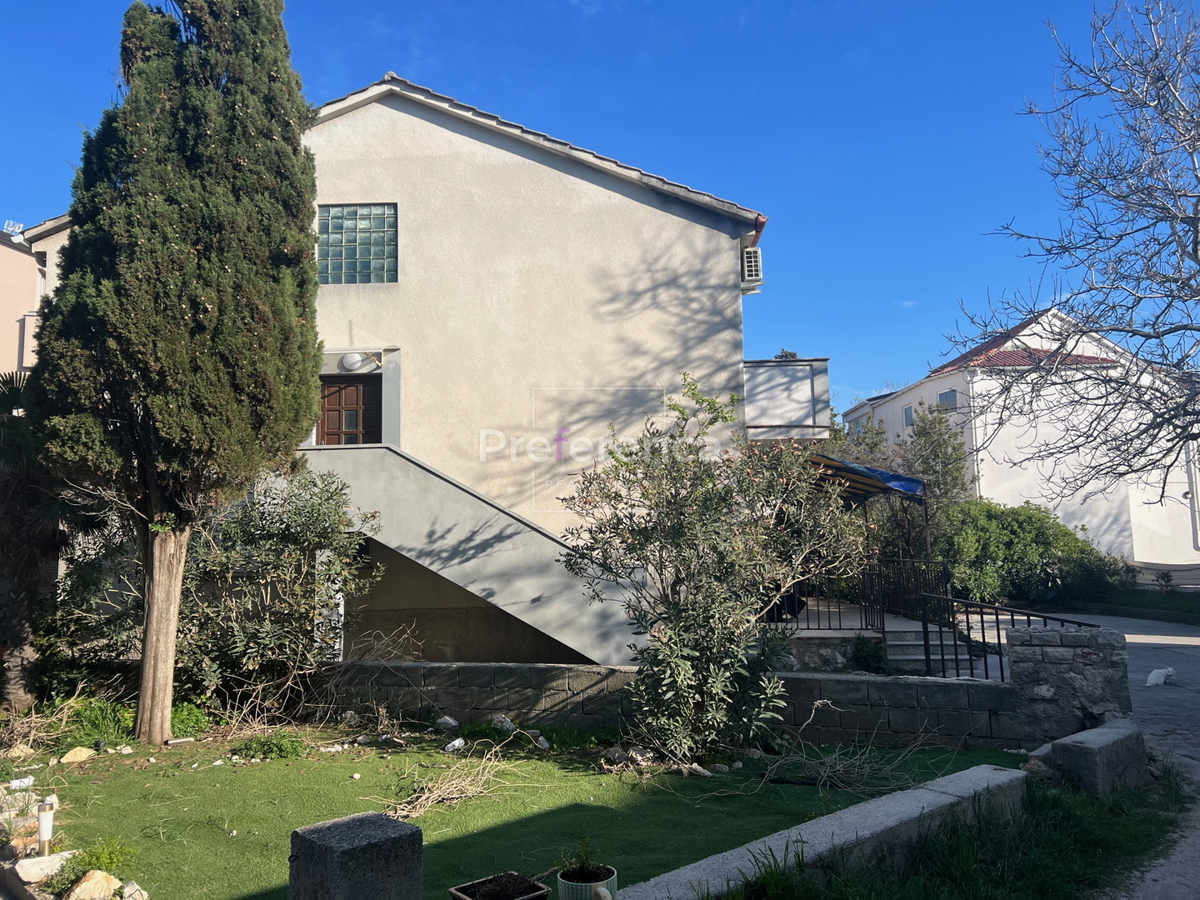 Novalja - trisobno stanovanje v središču