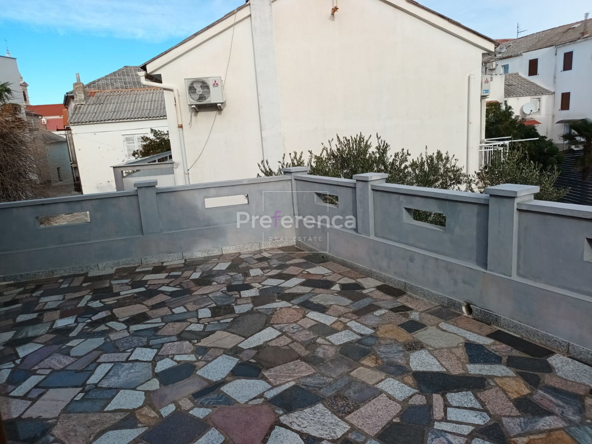 Novalja - trisobno stanovanje v središču