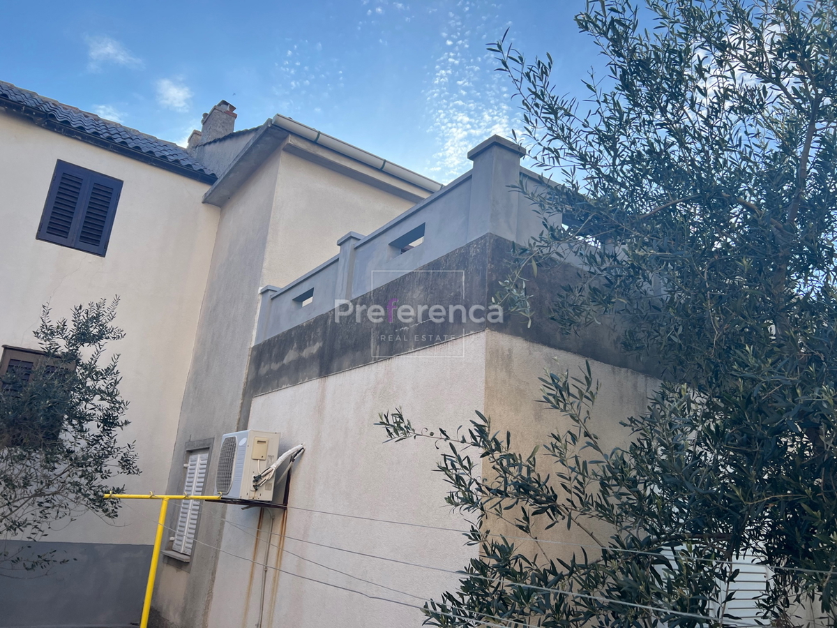 Novalja - trisobno stanovanje v središču