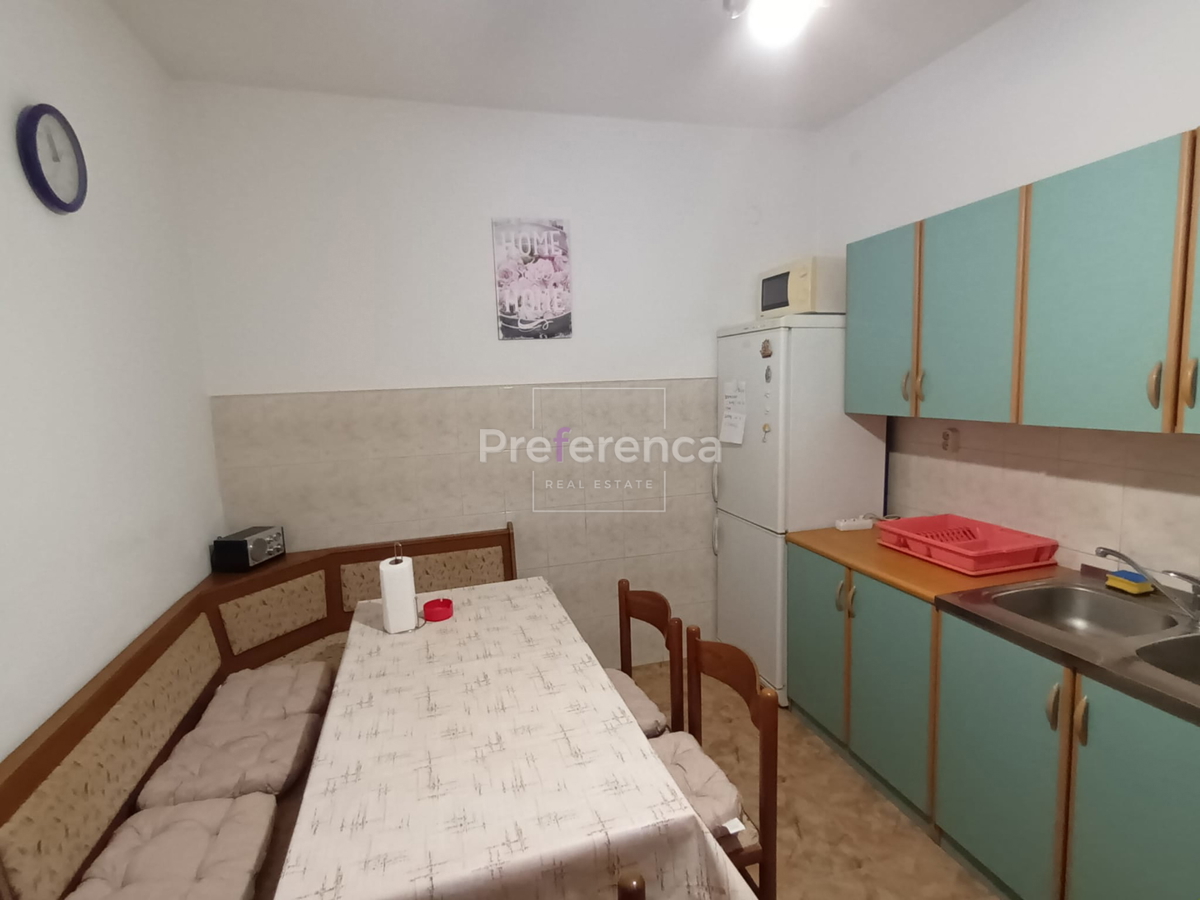 Novalja - trisobno stanovanje v središču