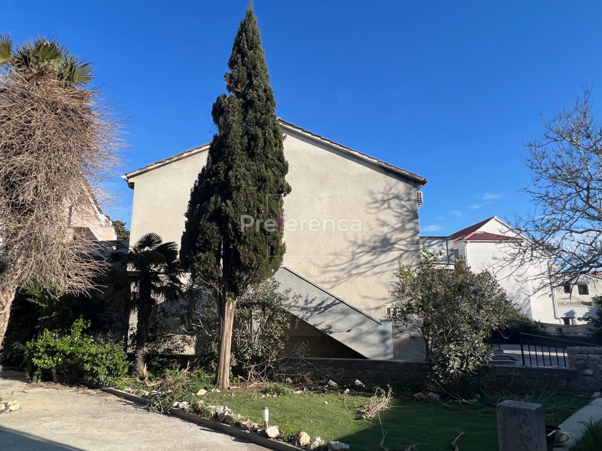 Novalja - trisobno stanovanje v središču