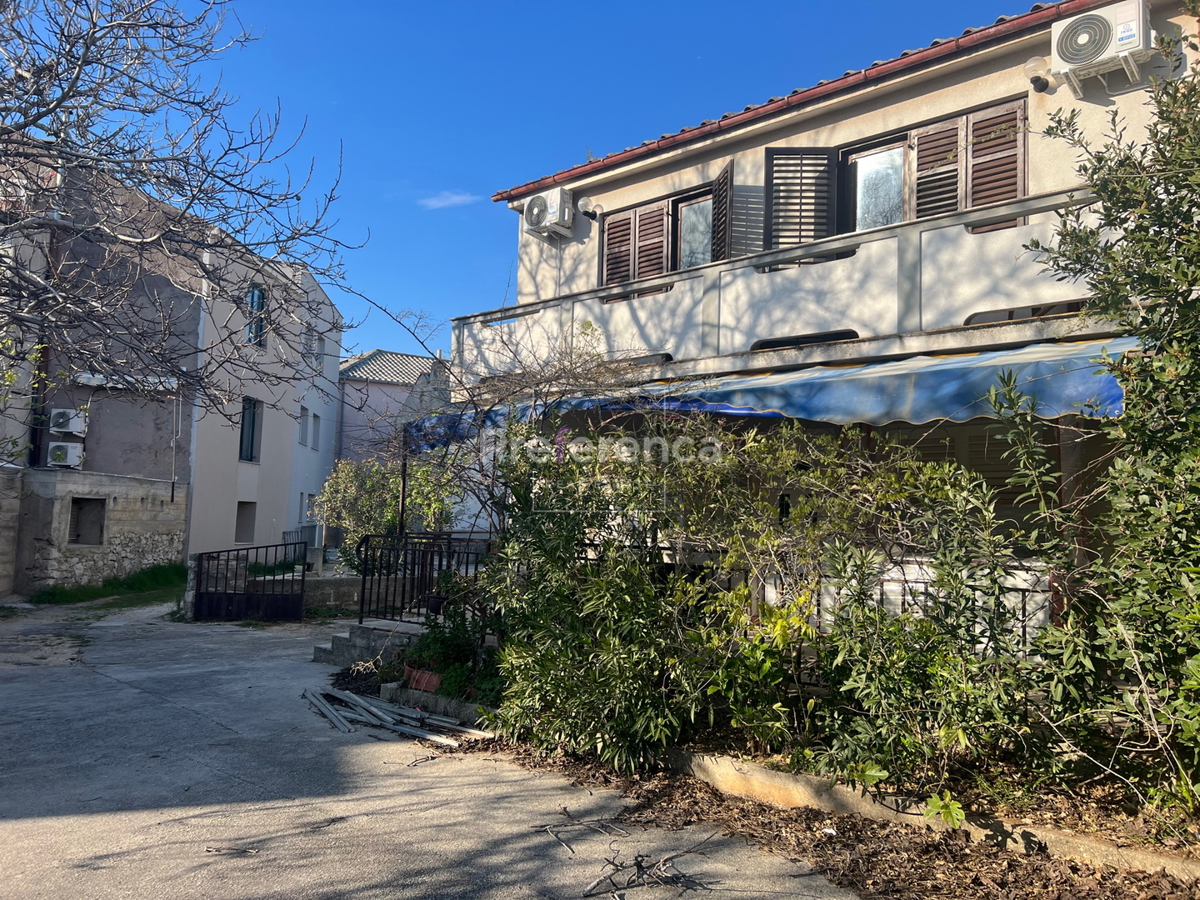 Novalja - trisobno stanovanje v središču