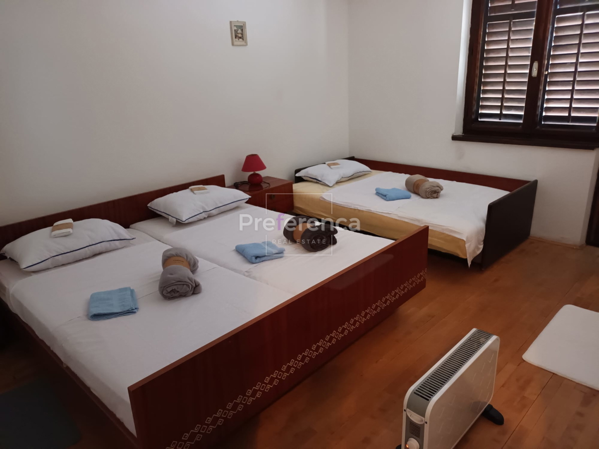 Novalja - trisobno stanovanje v središču