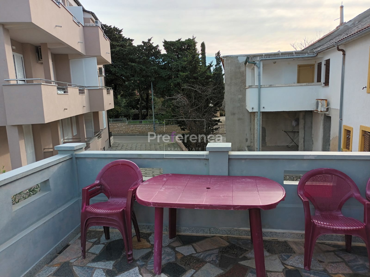 Novalja - trisobno stanovanje v središču