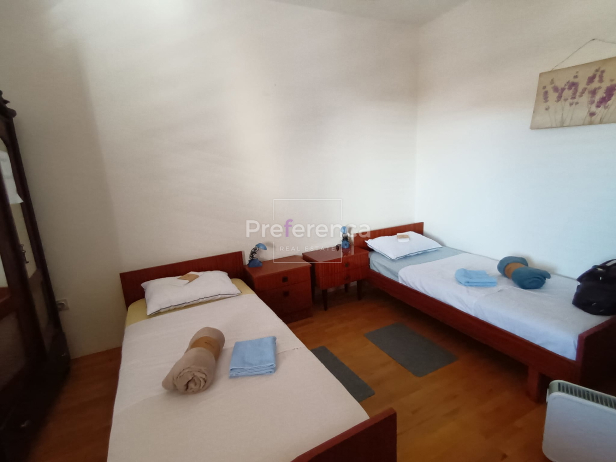 Novalja - trisobno stanovanje v središču