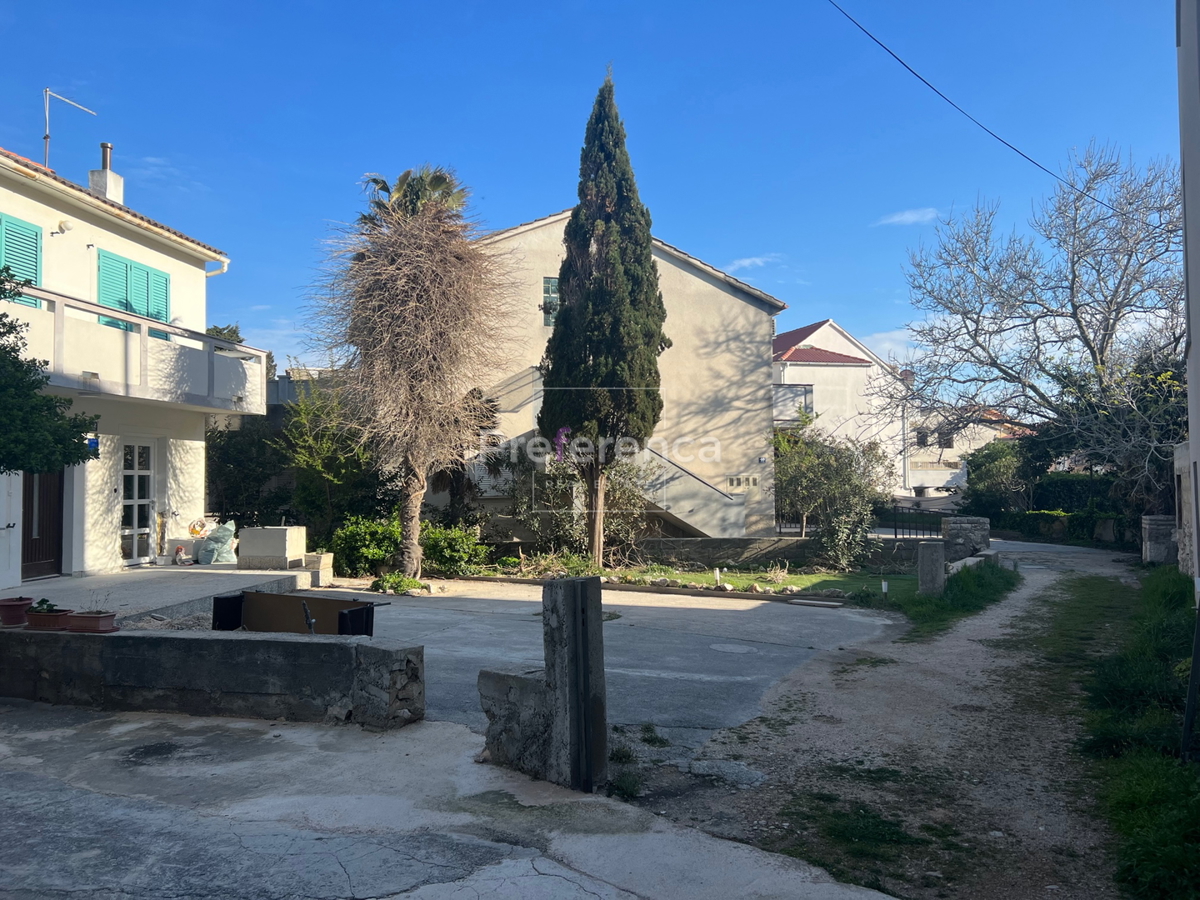 Novalja - trisobno stanovanje v središču