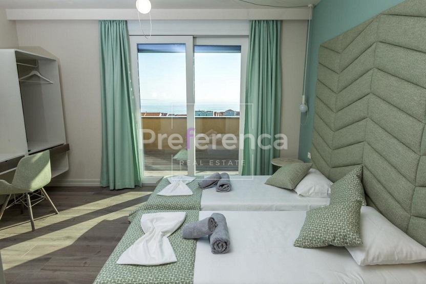 Novalja - urbana vila s bazenom