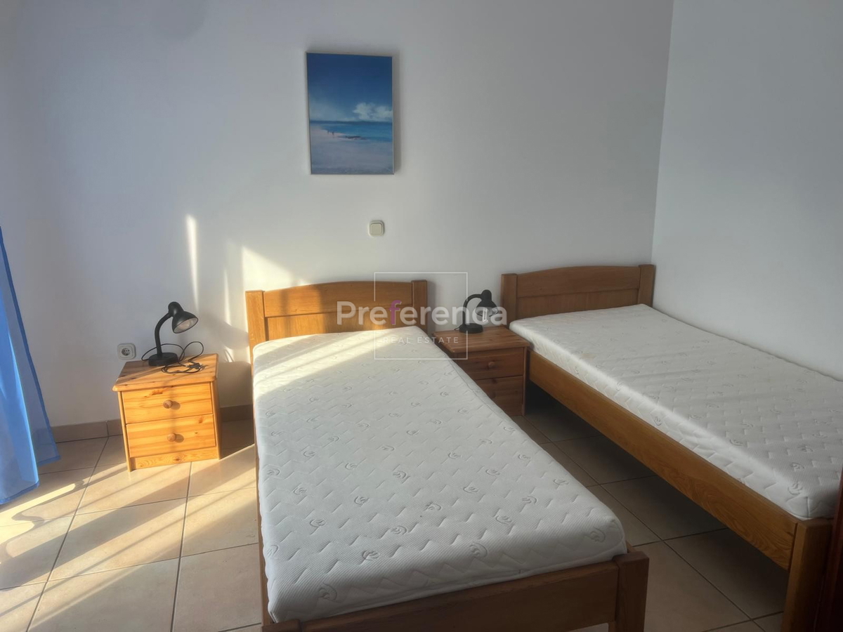 Novalja - hiša s 4 apartmaji