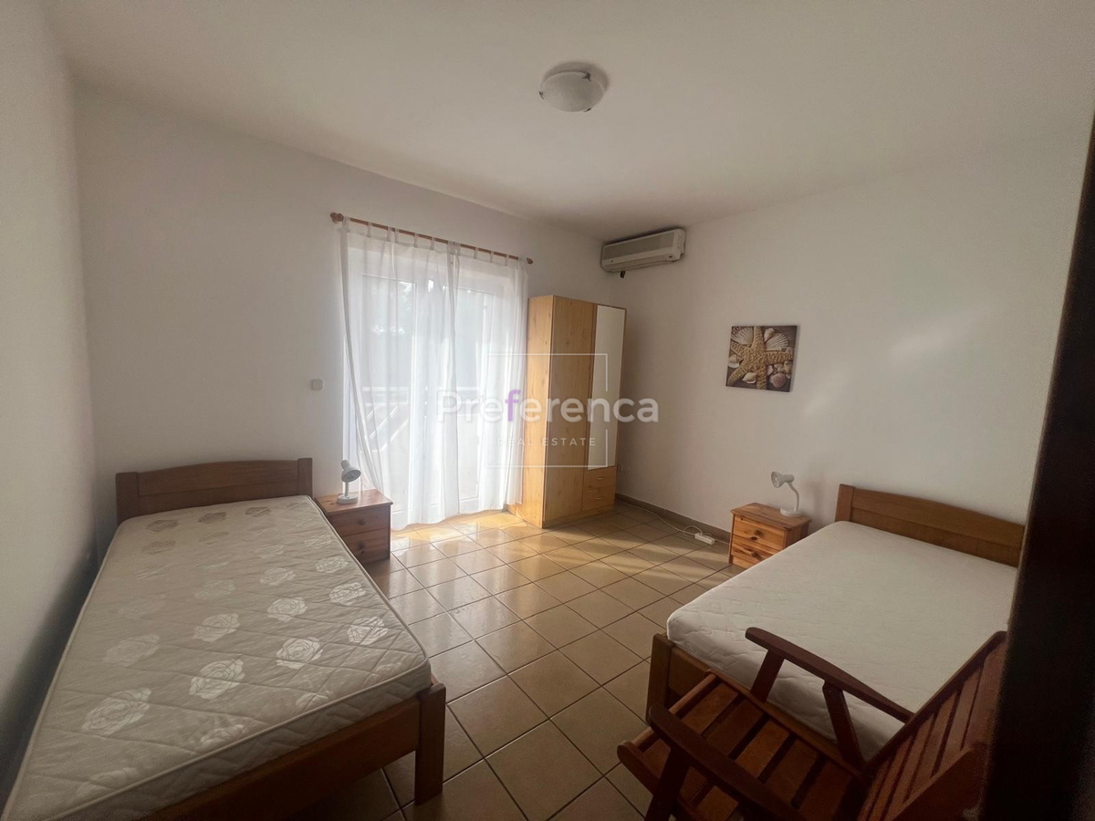 Novalja - hiša s 4 apartmaji