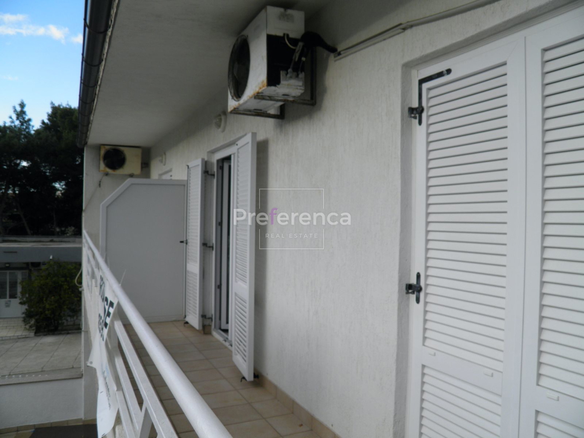 Novalja - hiša s 4 apartmaji