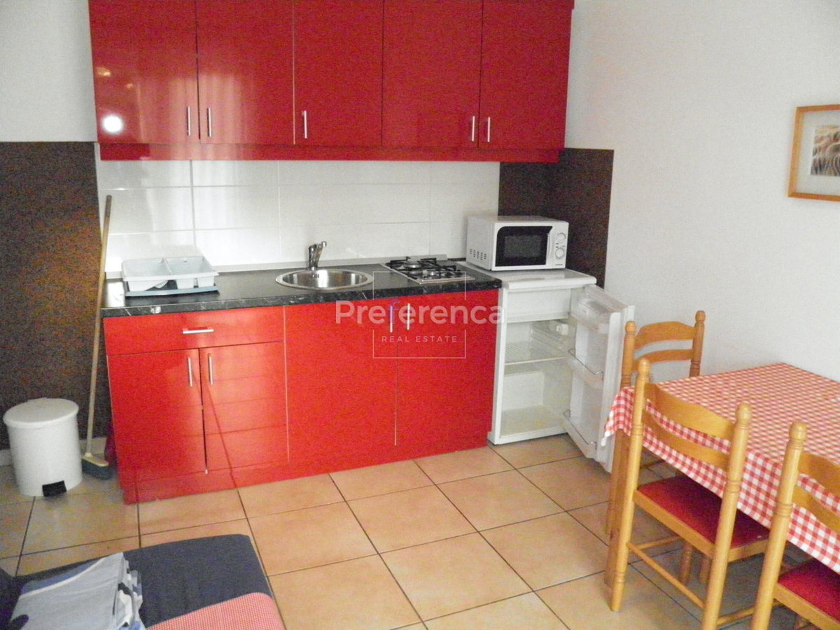 Novalja - hiša s 4 apartmaji