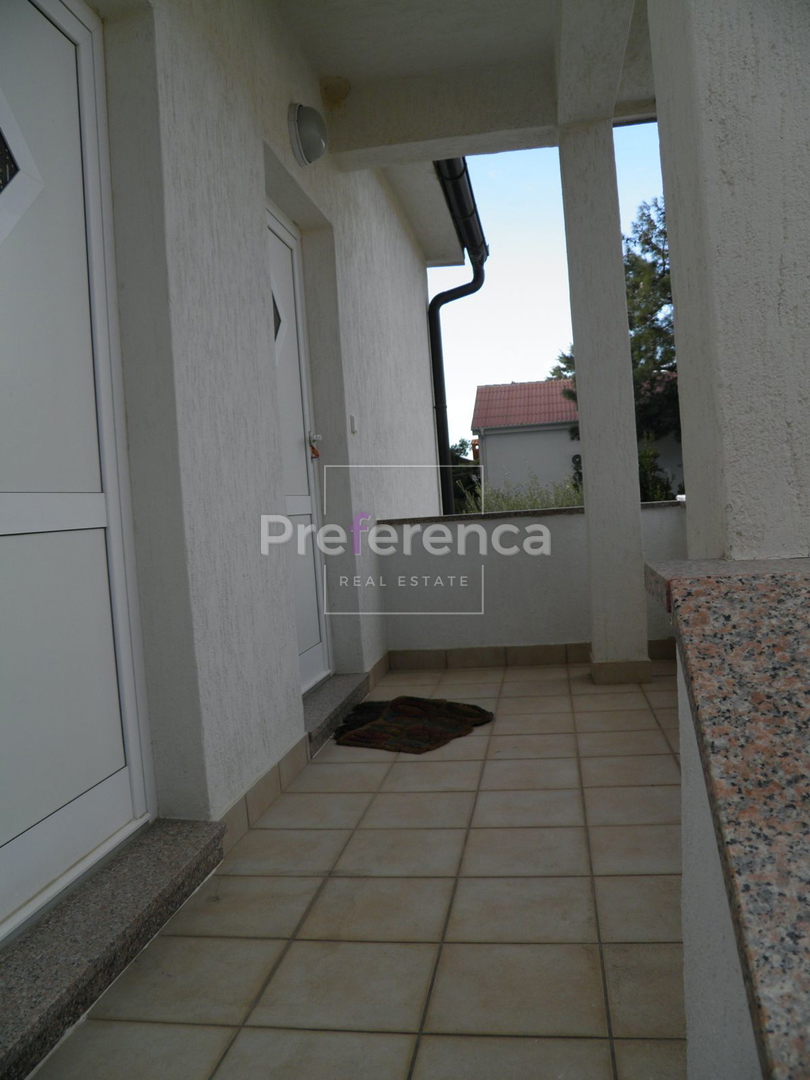 Novalja - hiša s 4 apartmaji