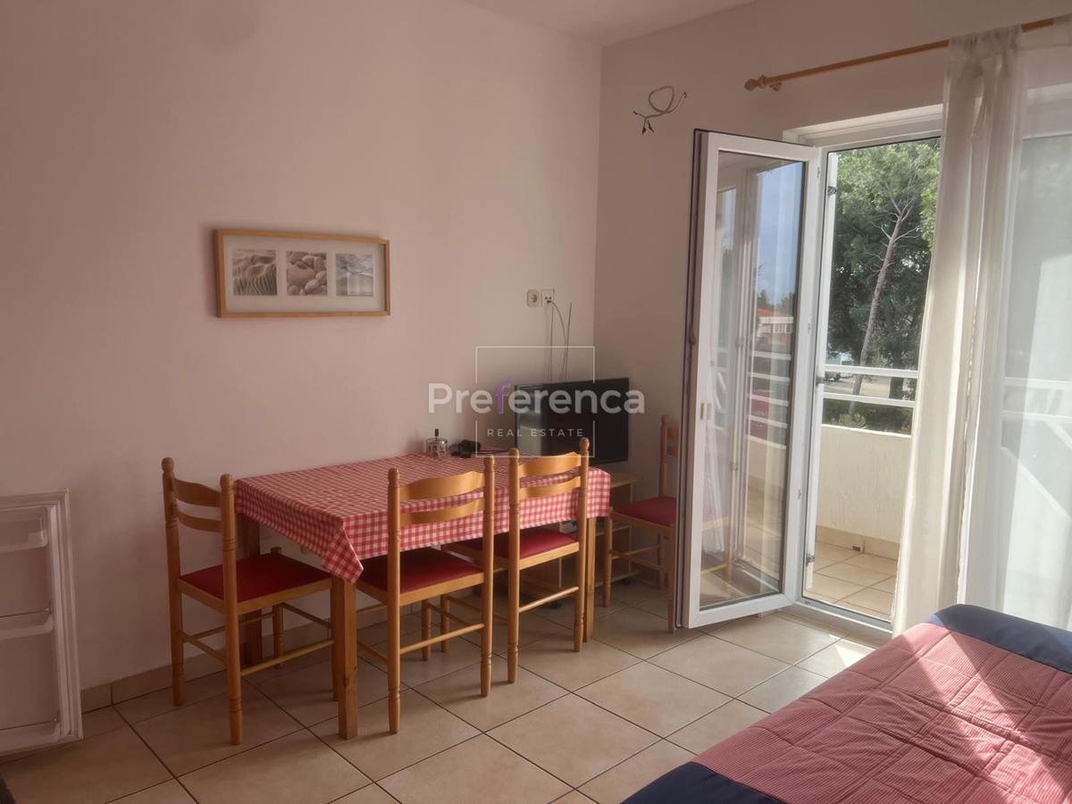 Novalja - hiša s 4 apartmaji
