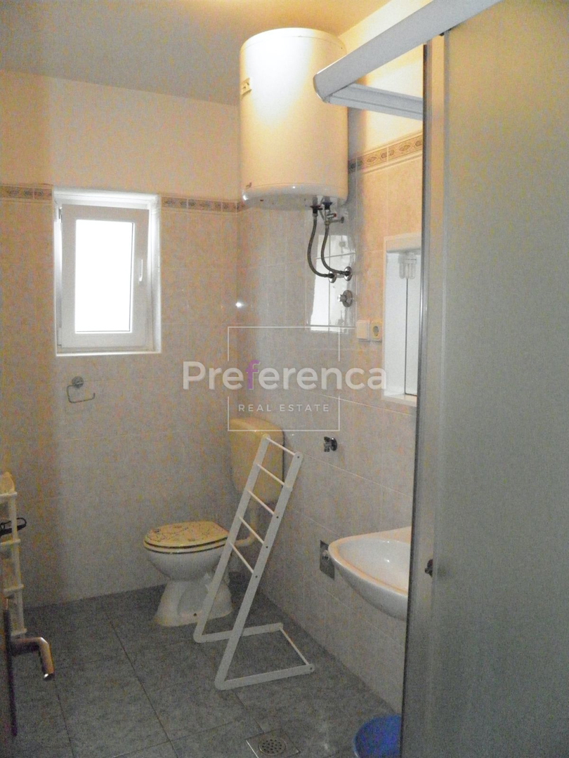 Novalja - hiša s 4 apartmaji