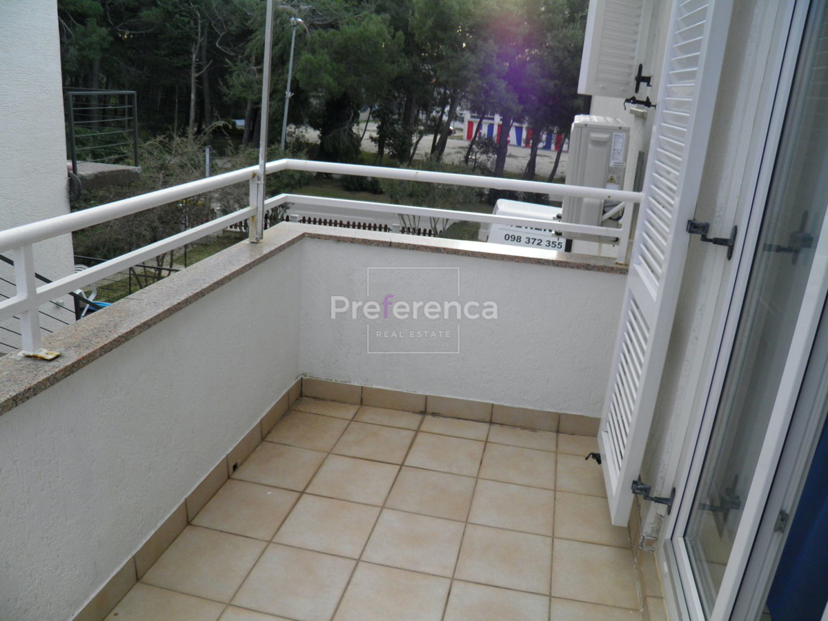 Novalja - hiša s 4 apartmaji