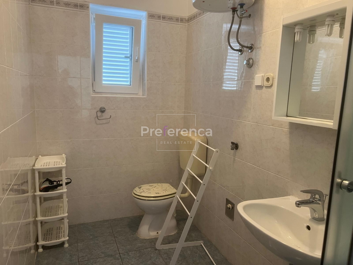 Novalja - hiša s 4 apartmaji