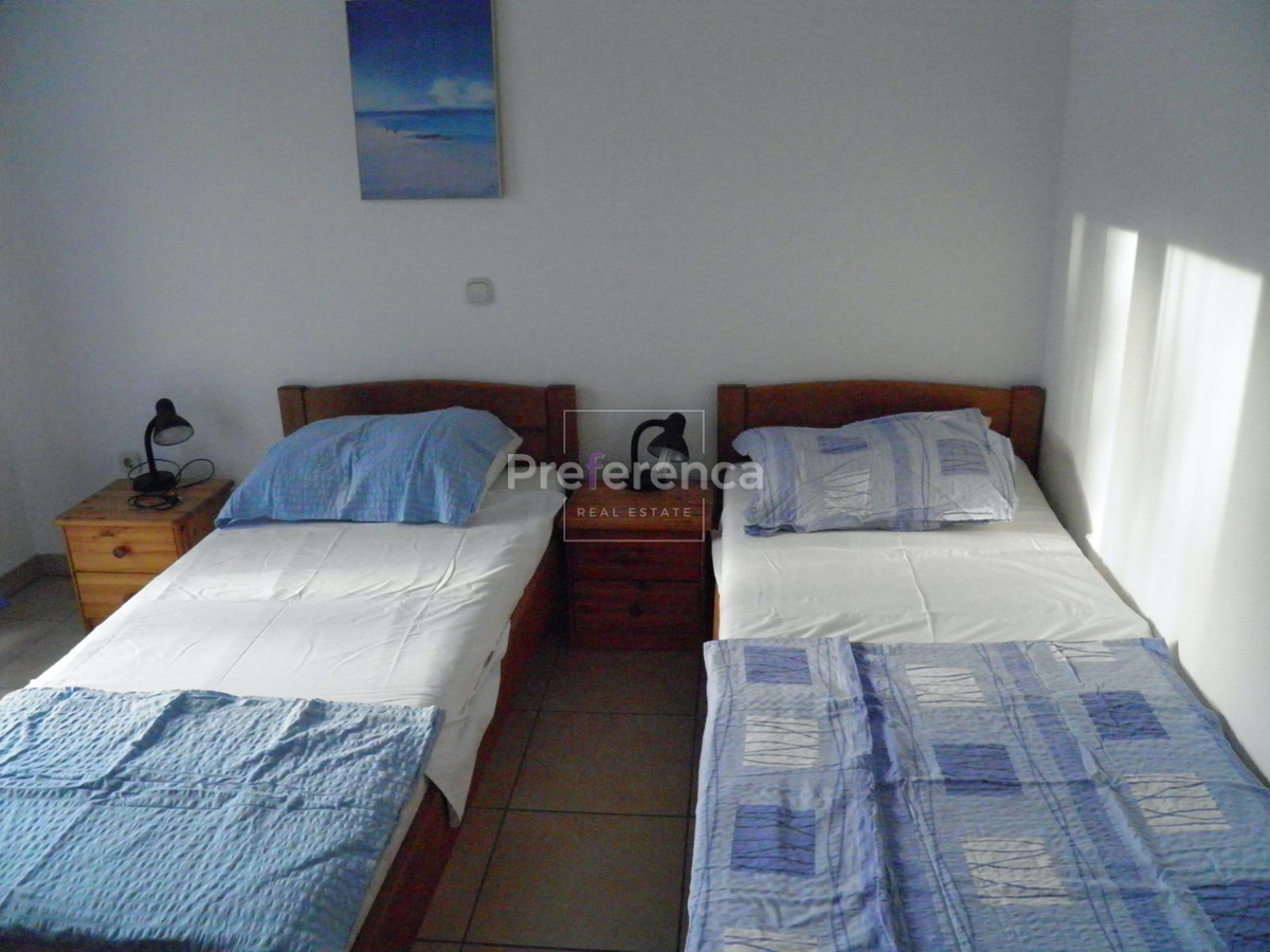 Novalja - hiša s 4 apartmaji