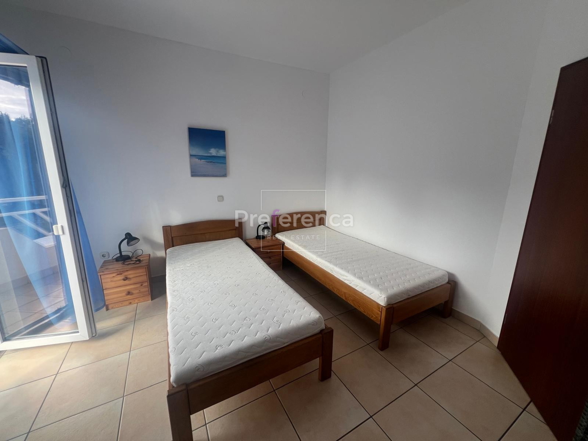 Novalja - hiša s 4 apartmaji