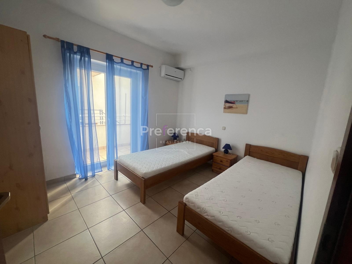 Novalja - hiša s 4 apartmaji