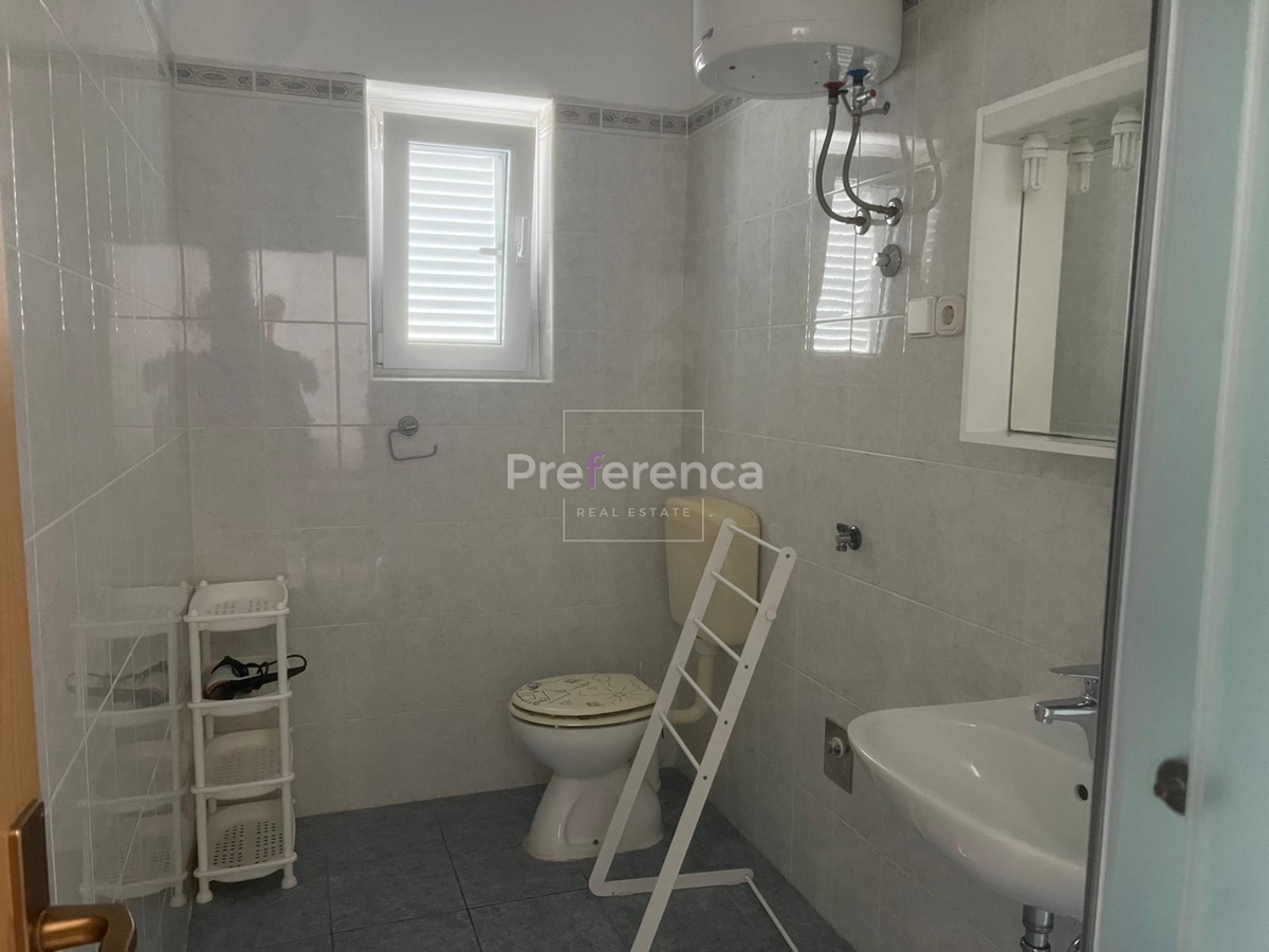 Novalja - hiša s 4 apartmaji