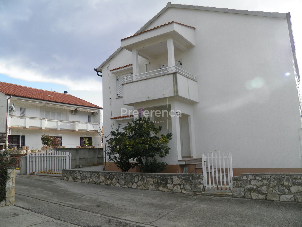 Novalja - hiša s 4 apartmaji