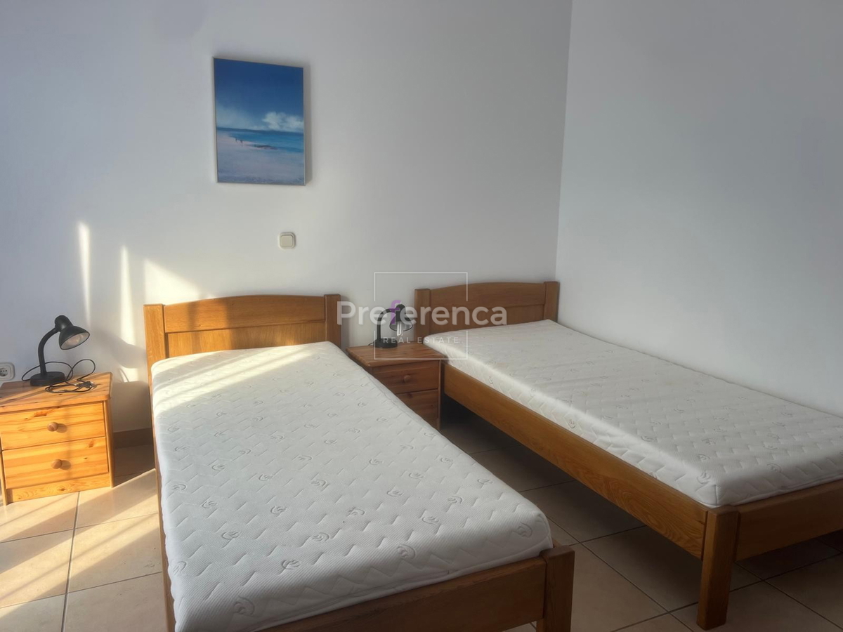 Novalja - hiša s 4 apartmaji