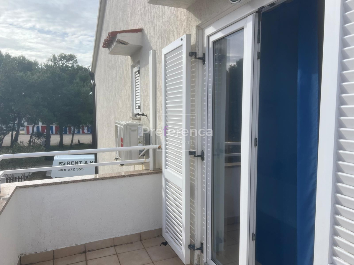 Novalja - hiša s 4 apartmaji