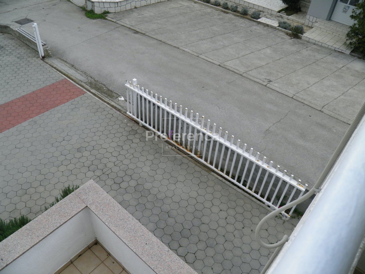 Novalja - hiša s 4 apartmaji