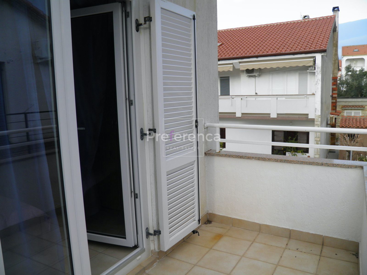 Novalja - hiša s 4 apartmaji