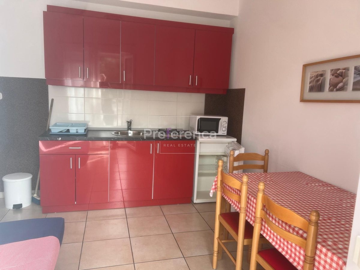 Novalja - hiša s 4 apartmaji