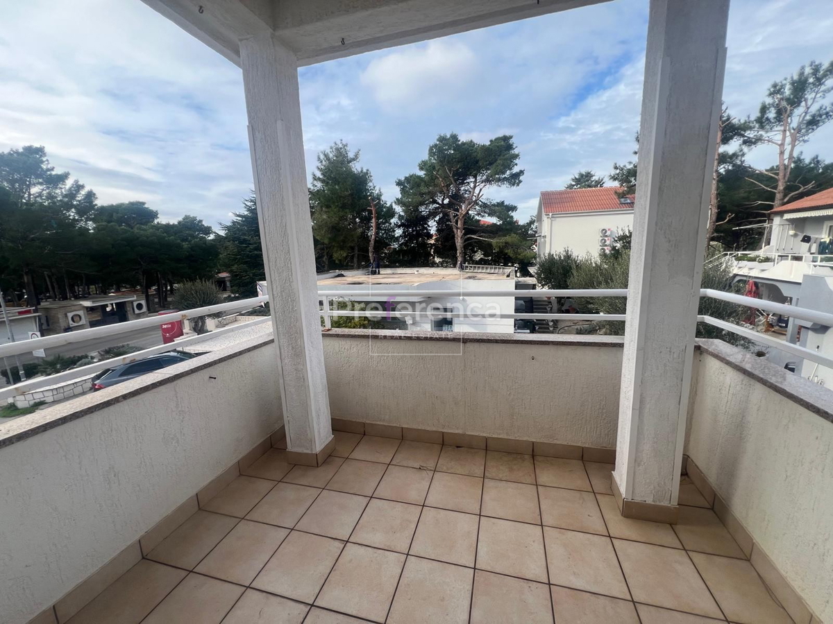 Novalja - hiša s 4 apartmaji