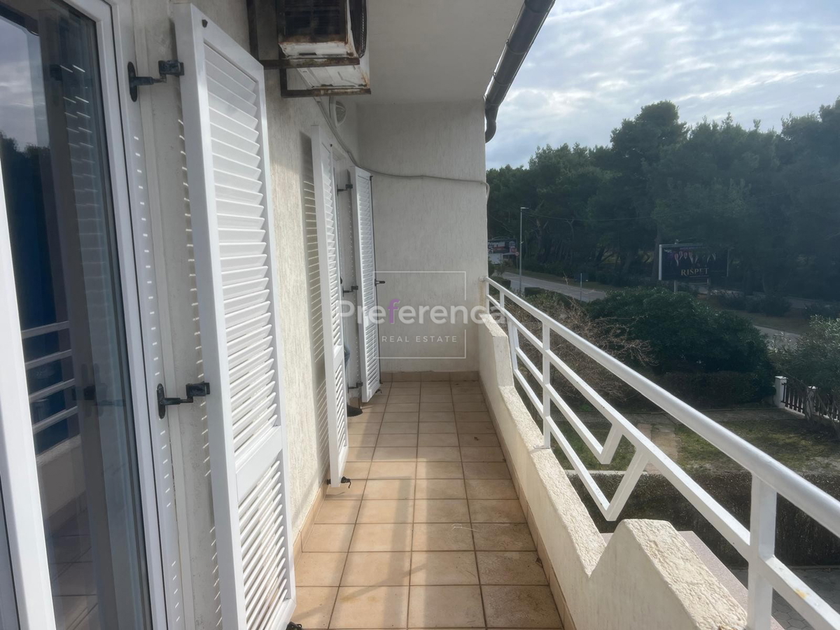 Novalja - hiša s 4 apartmaji