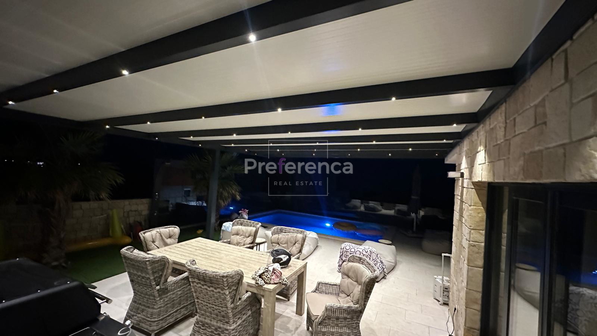 Škuncini stani, Novalja - moderna vila z bazenom