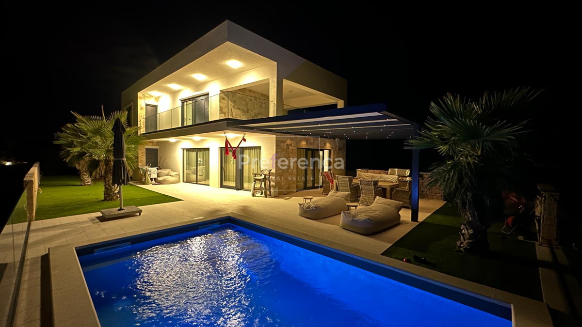 Škuncini stani, Novalja - moderna vila z bazenom