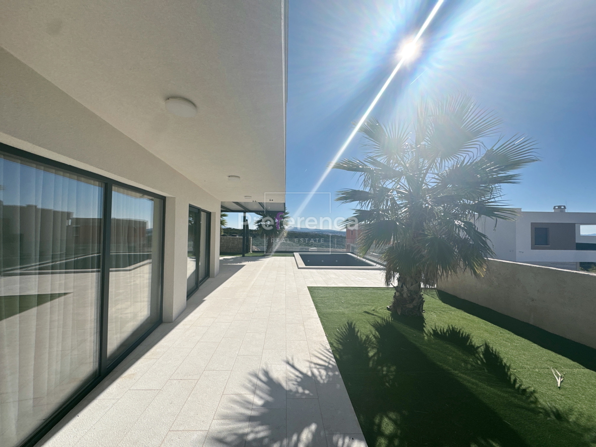 Škuncini stani, Novalja - moderna vila z bazenom