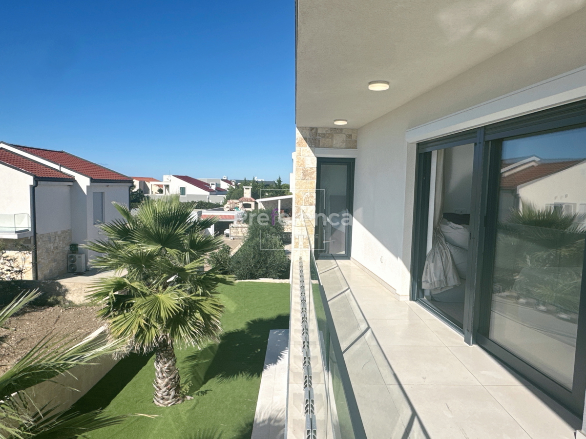 Škuncini stani, Novalja - moderna vila z bazenom