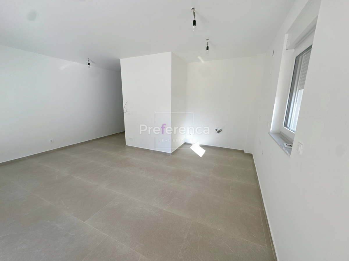 Povljana - dvosobno stanovanje v pritličju z vrtom