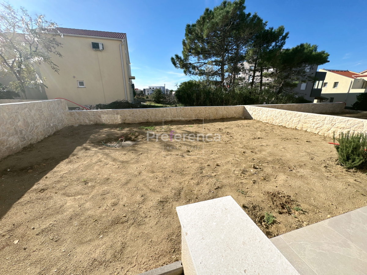 Povljana - dvosobno stanovanje v pritličju z vrtom