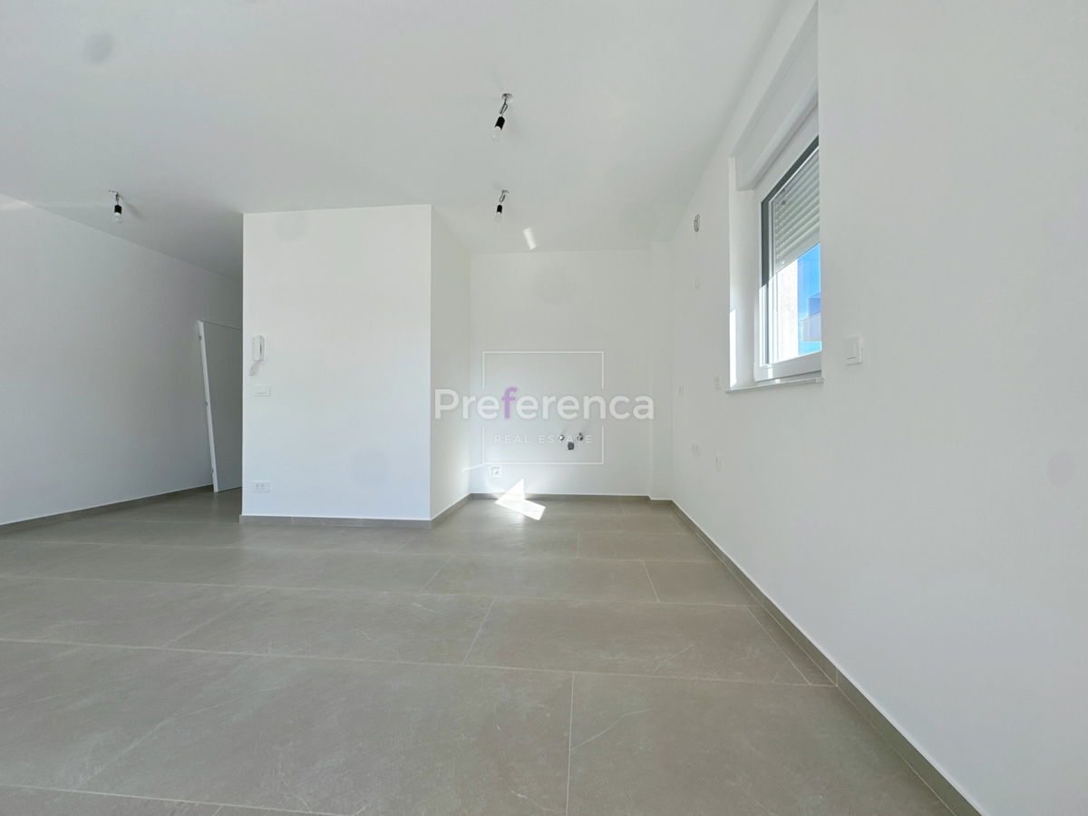 Povljana - dvosobno stanovanje v pritličju z vrtom