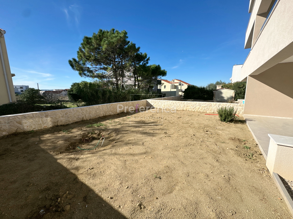 Povljana - dvosobno stanovanje v pritličju z vrtom