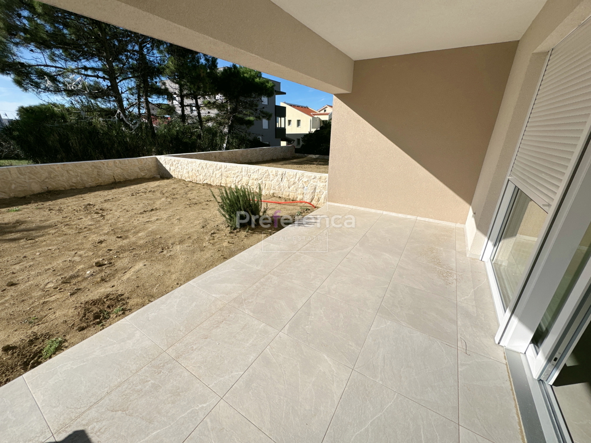 Povljana - dvosobno stanovanje v pritličju z vrtom