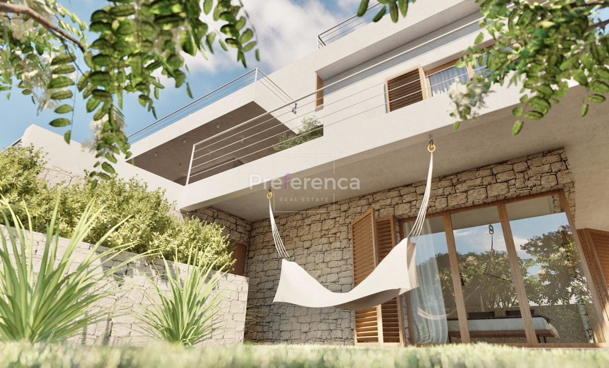 Jakišnica - vila z bazenom - INVESTICIJA