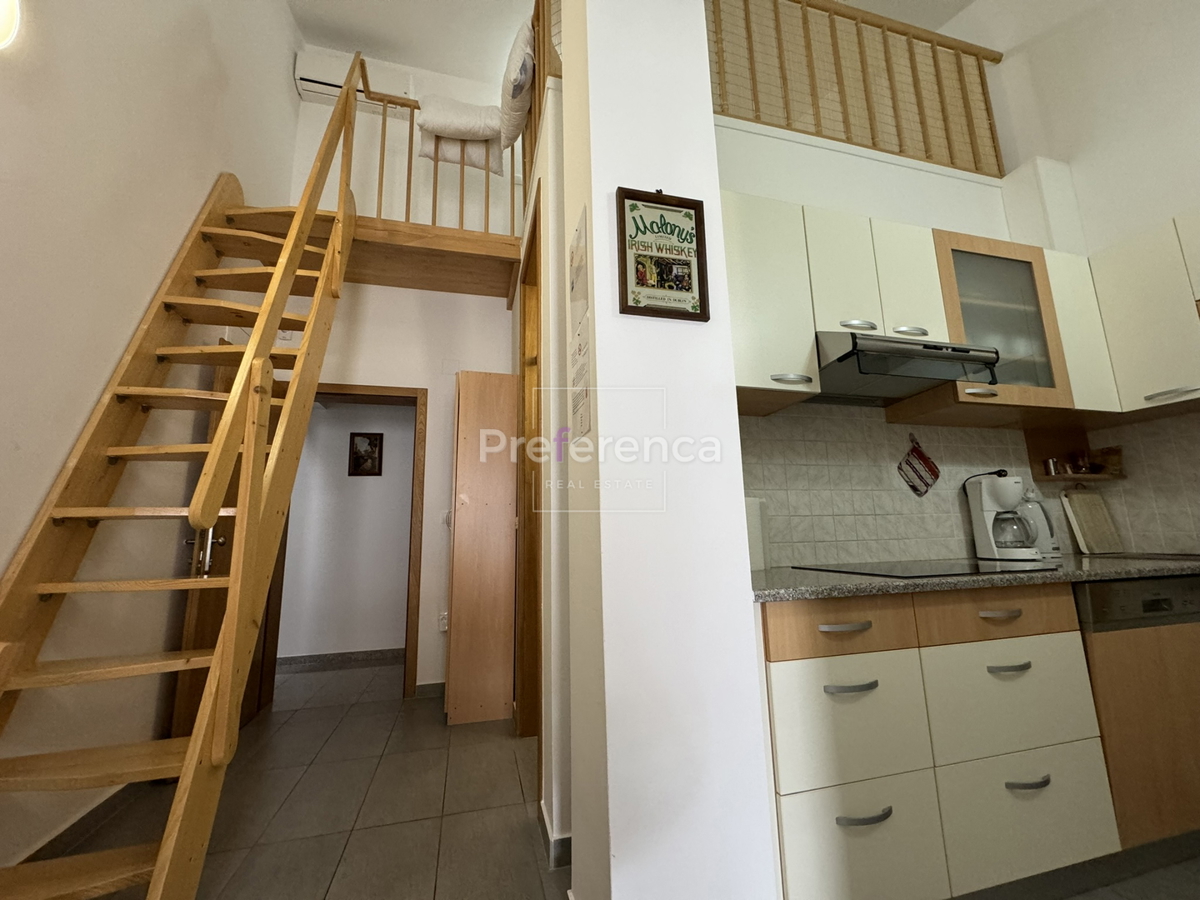 Novalja - hiša s 5 apartmaji blizu morja