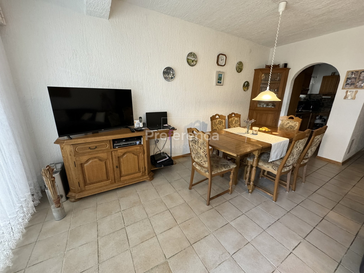 Novalja - hiša s 5 apartmaji blizu morja