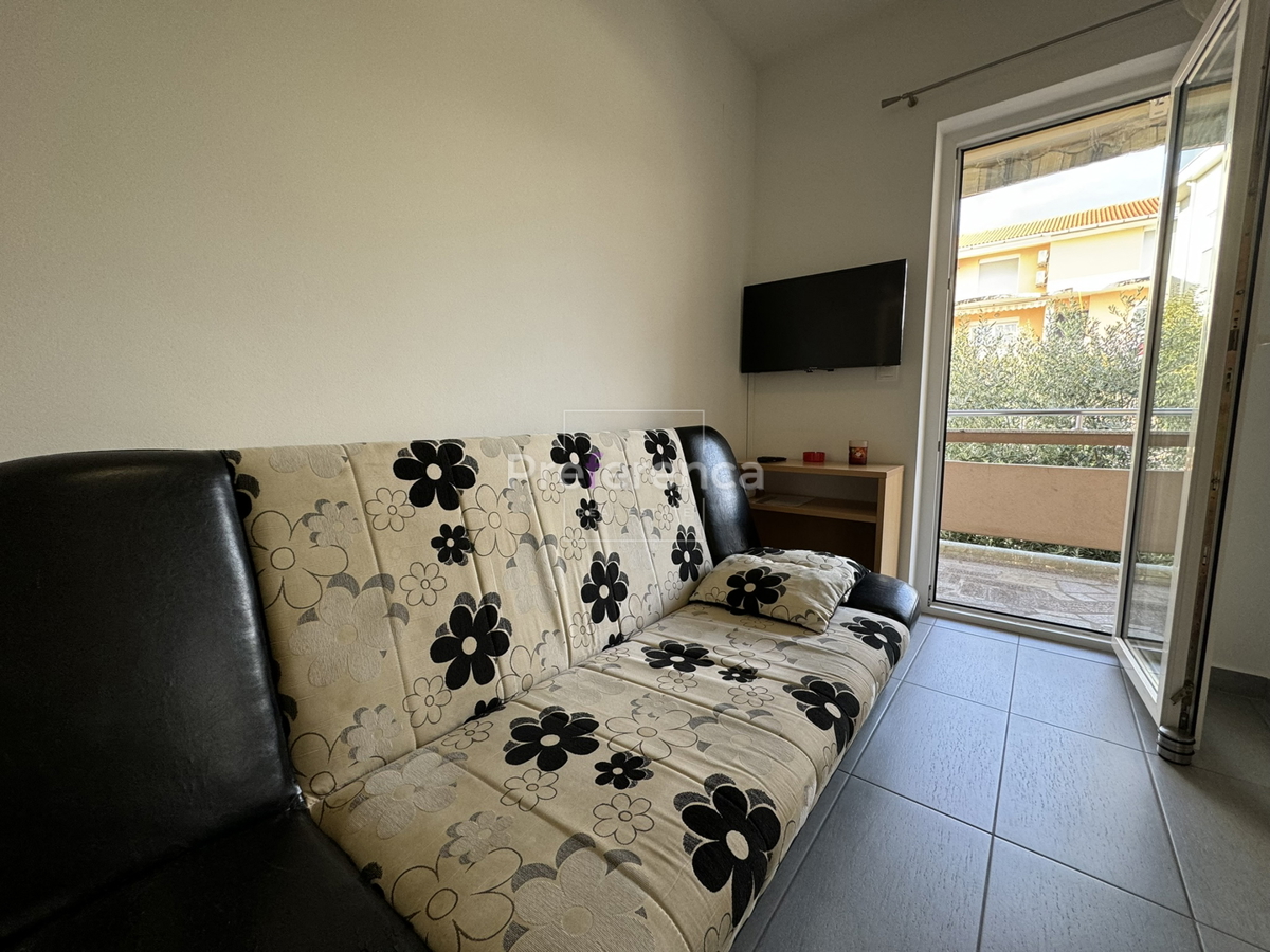 Novalja - hiša s 5 apartmaji blizu morja