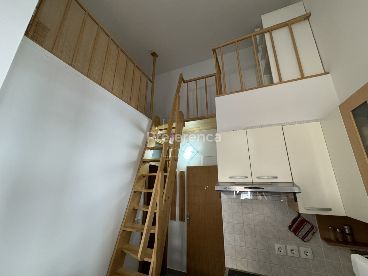 Novalja - hiša s 5 apartmaji blizu morja