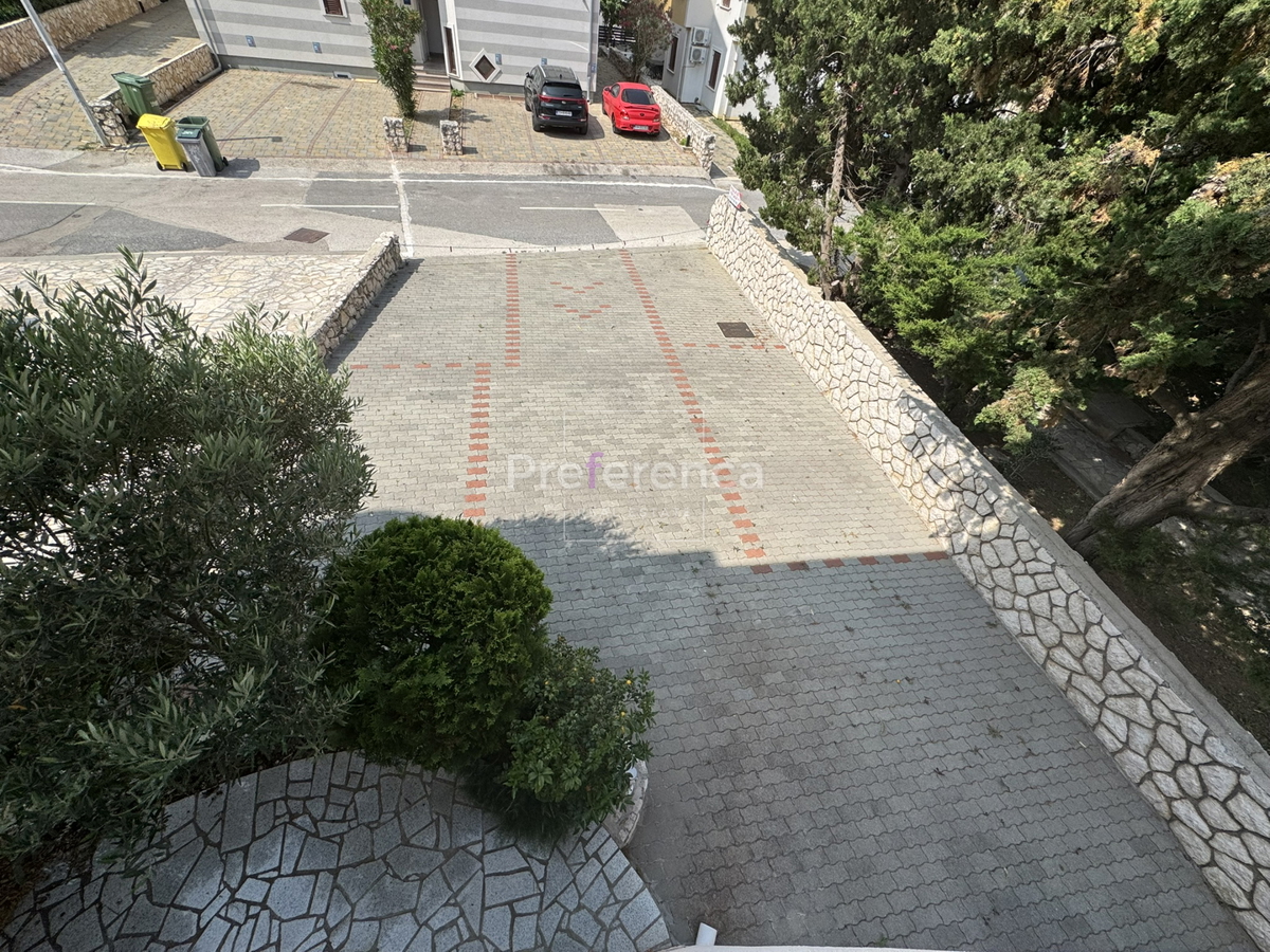 Novalja - hiša s 5 apartmaji blizu morja