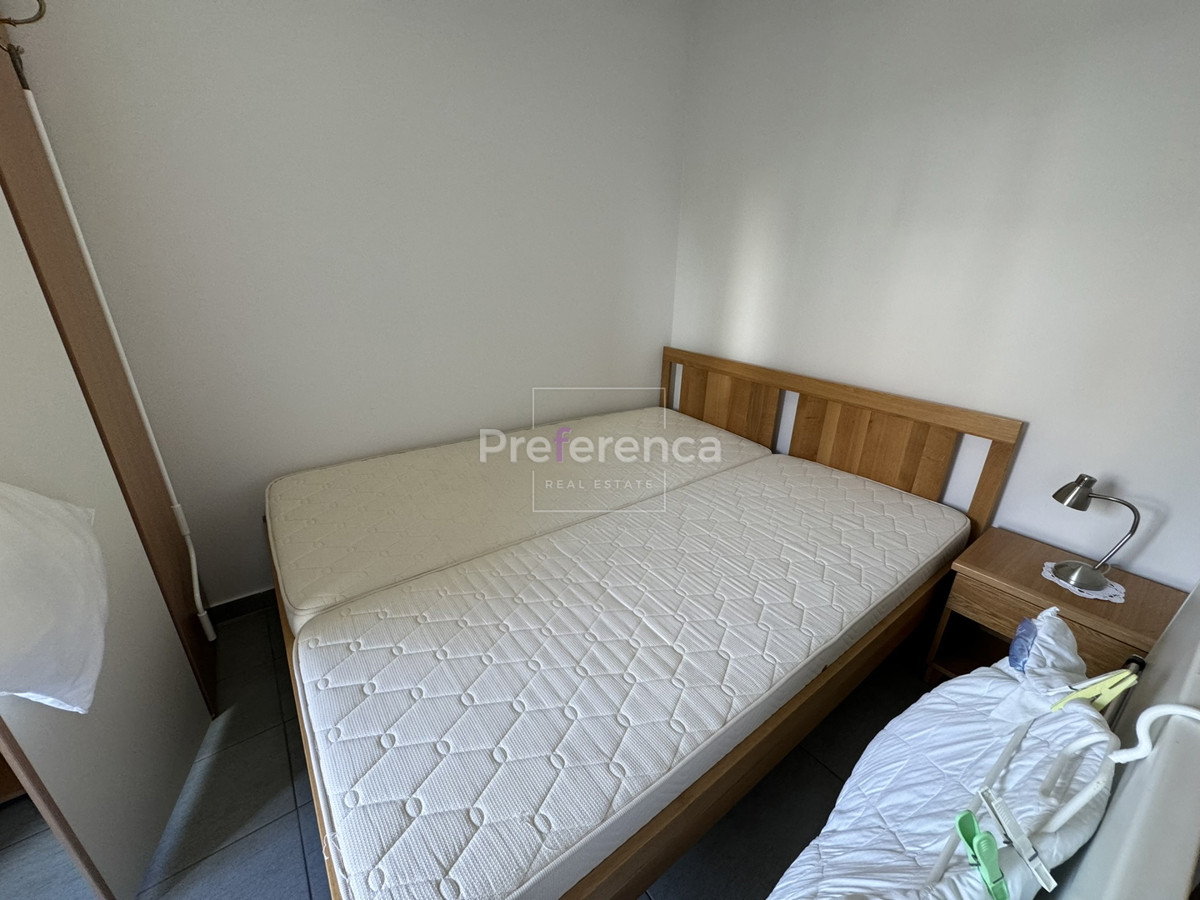 Novalja - hiša s 5 apartmaji blizu morja